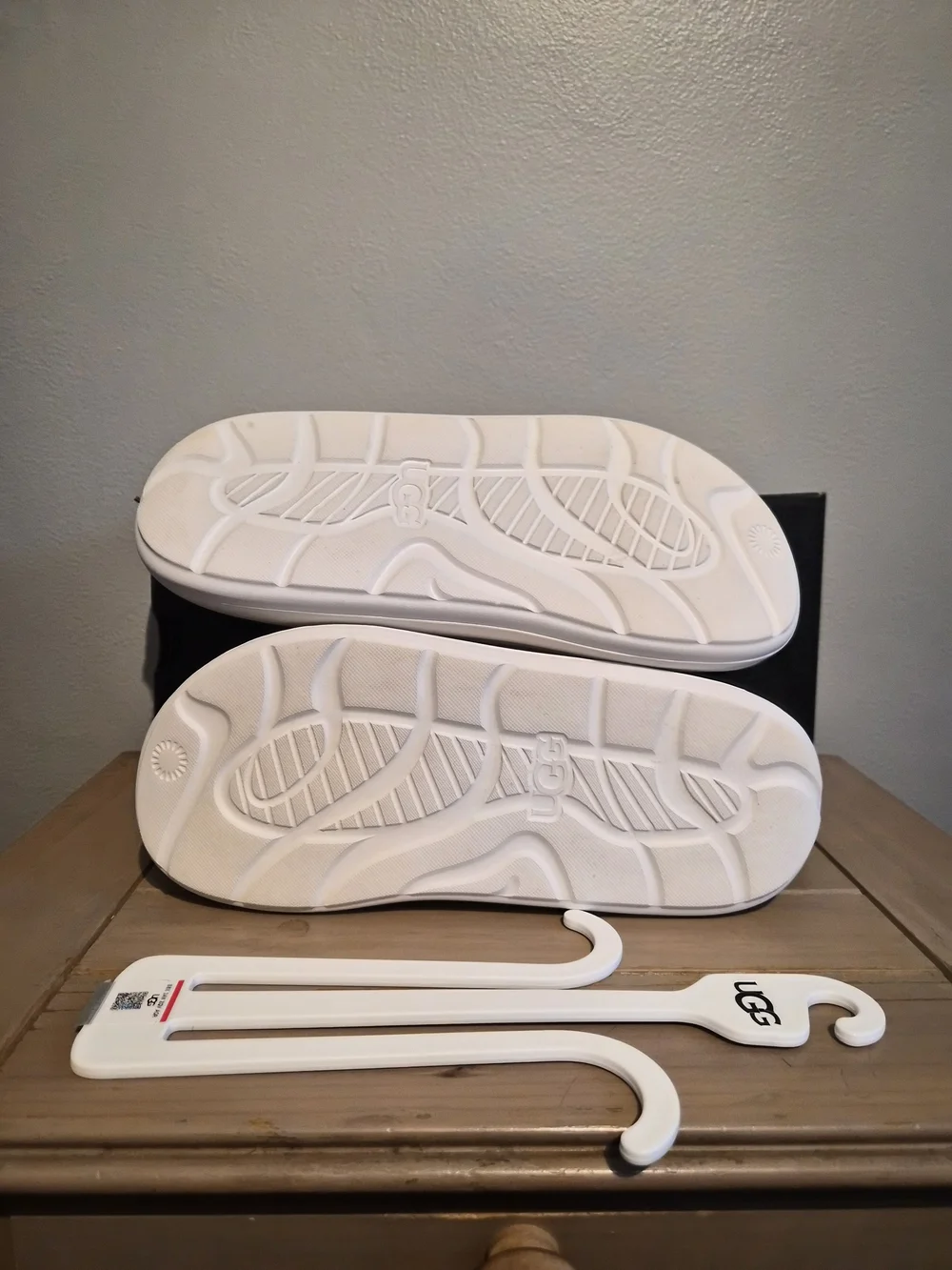 UGG Men’s WHITE M Sport Yeah Sandles with Ugg Sport Logo Strap Sz10